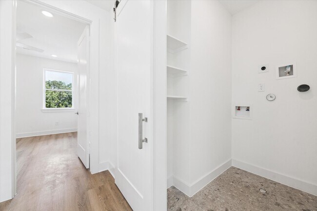 Building Photo - 6341 W Montgomery Rd