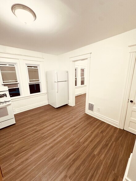 Building Photo - 96-98 Durnan St