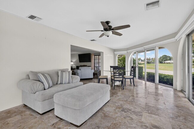 Building Photo - 213 Rio Vista Cir
