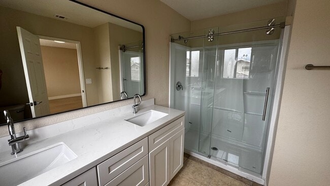 Building Photo - Modern Renovated 3-Bedroom Townhome in Gated Montclair Community | Pet-Friendly | 2-Car Garage | ...