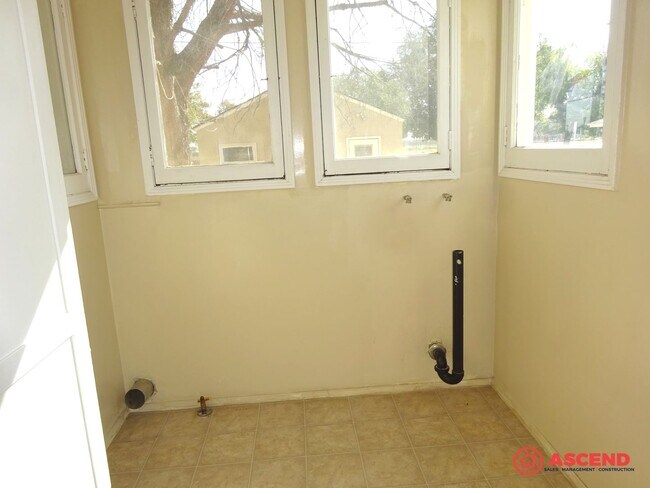 Building Photo - Cute 3 Bedroom Home!