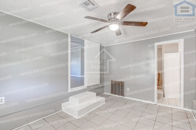 Building Photo - 1806 NW Lincoln Ave