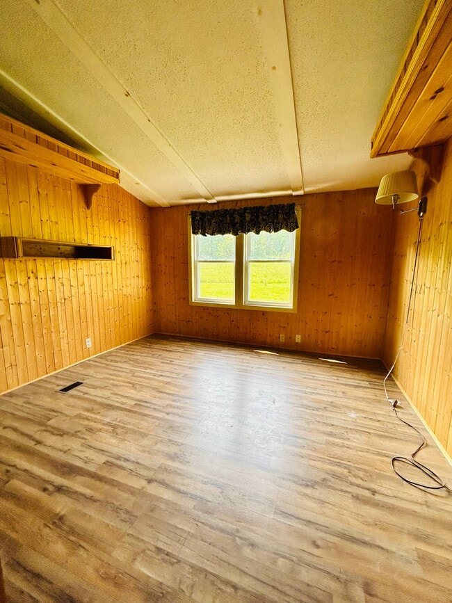 Building Photo - Country 3 Bed / 2 Bath Home for RENT