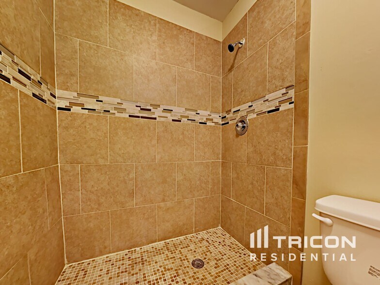 Building Photo - 4013 Forecast Dr