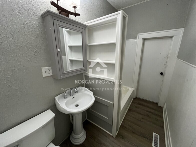 Building Photo - 716 S 14th St