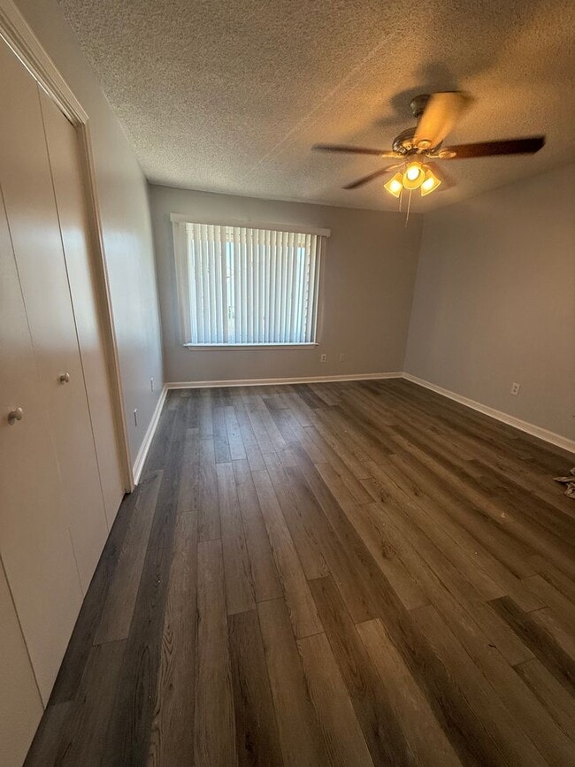 Building Photo - Stunning 3 Bedroom 2.5 Townhome Located in...