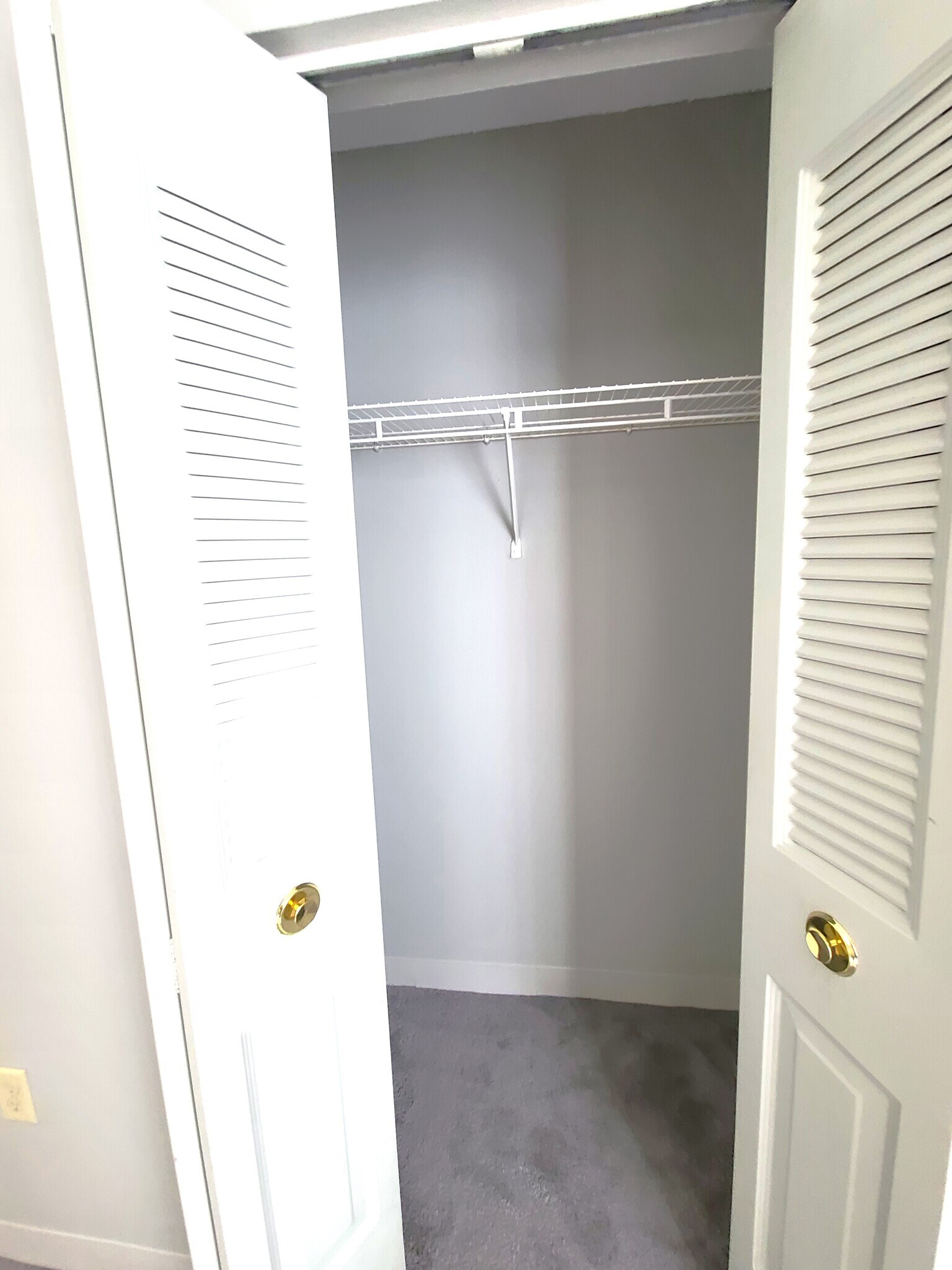 Building Photo - 1 S Point Dr