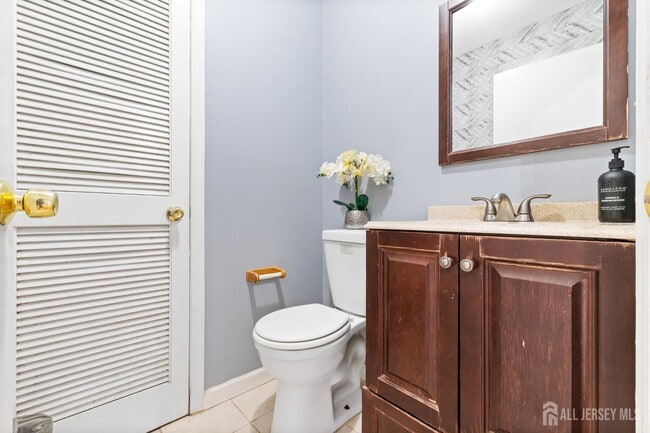 Building Photo - 155 Salem Rd