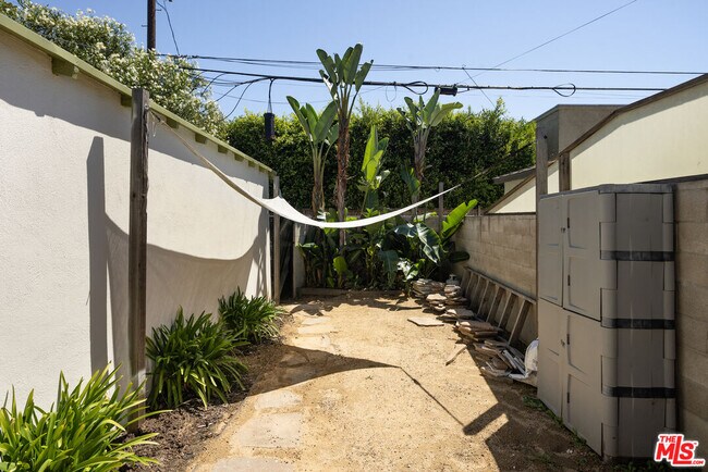 Building Photo - 12844 Short Ave