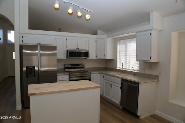 Building Photo - 18602 N 2nd Ave