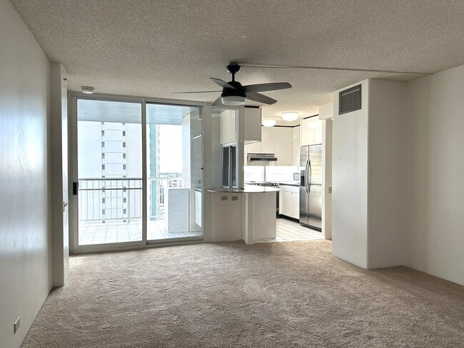 Building Photo - Honolulu Park Place - 2BR/2BA/Tandem Parking
