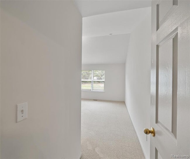 Building Photo - 5864 Willow Ridge Dr