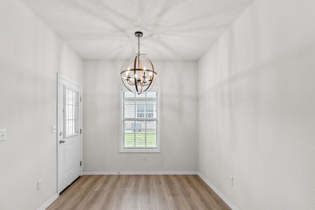 Building Photo - NEW LUXURY 3 BED 2 BATH 2 CAR GARAGE DUPLEX