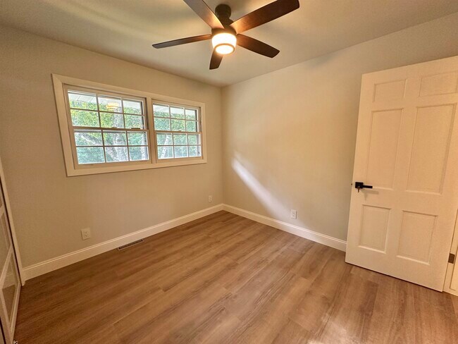 Building Photo - 21 N Kenosha Dr