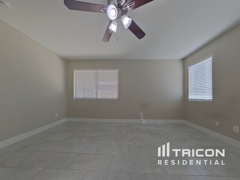 Building Photo - 3361 S 98th Ln