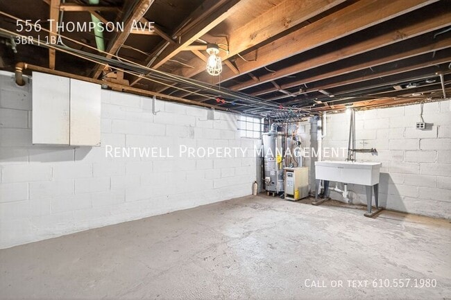 Building Photo - 556 Thompson Ave