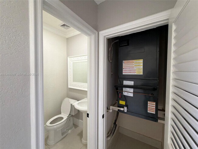 Building Photo - 364 SW 188th Ave