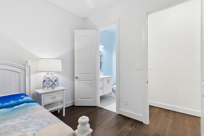 Building Photo - 15875 Spectrum Dr