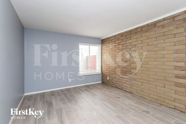 Building Photo - 328 E Balboa Dr
