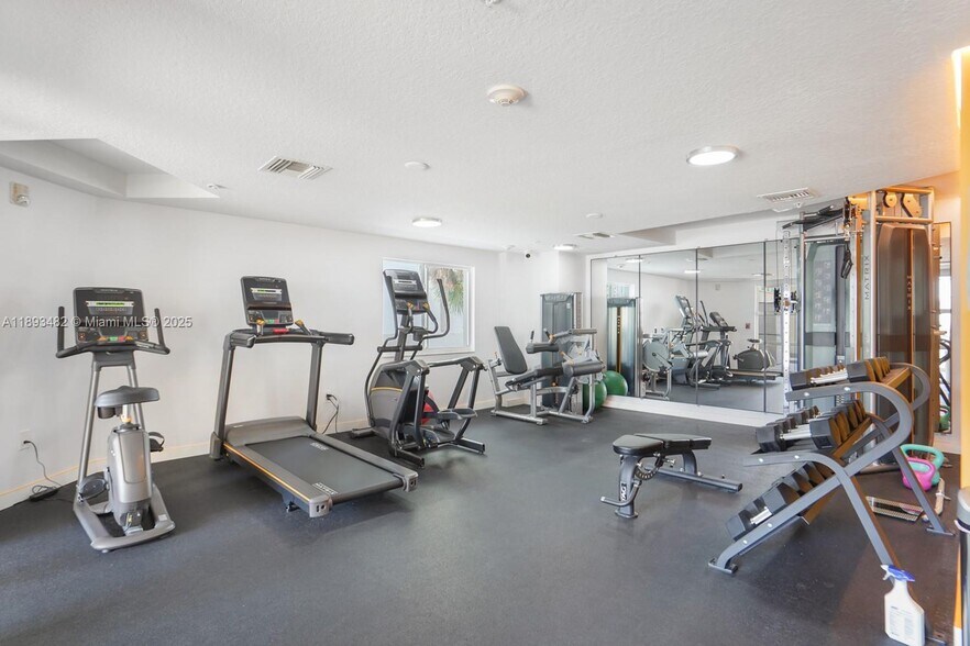 Building Photo - 280 SW 20th Rd