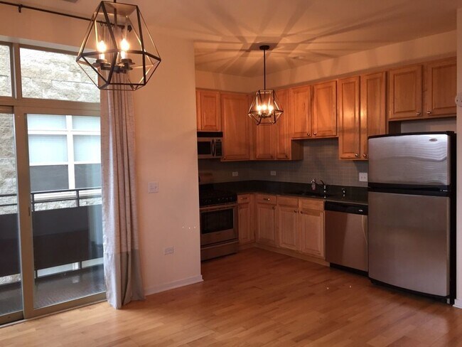 Building Photo - 2935 N Clybourn Ave