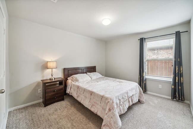 Building Photo - 6926 Ithaca Heights Ln