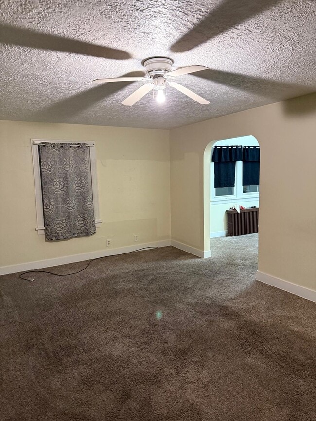 Living room - 828 Richie Ave