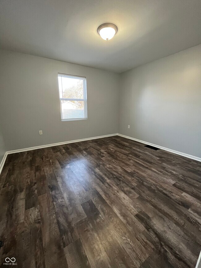 Building Photo - 742 N Denny St