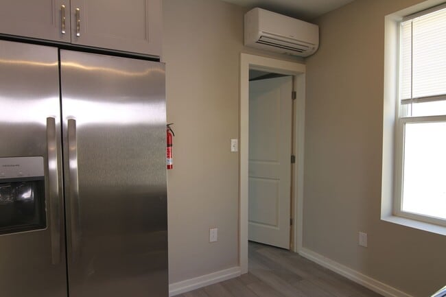 Building Photo - 3945 Baring St