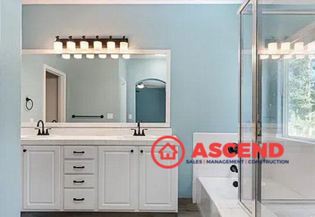 Building Photo - Stunning Home Home Off Jewetta Ave and Sno...