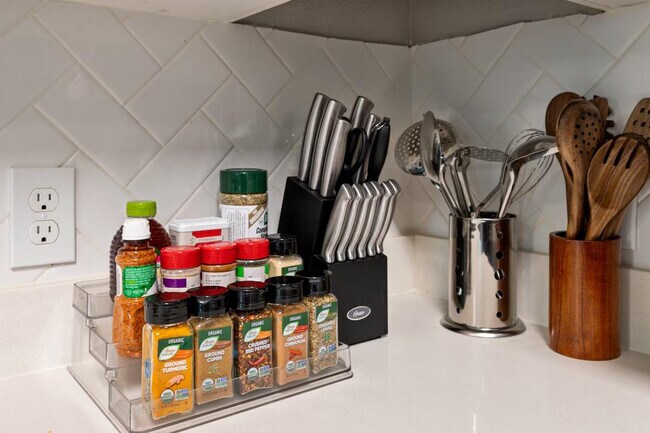 Building Photo - 14 W Villa Rita Dr