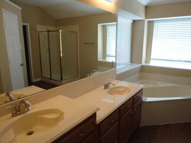 Building Photo - 3125 Cactus Dr