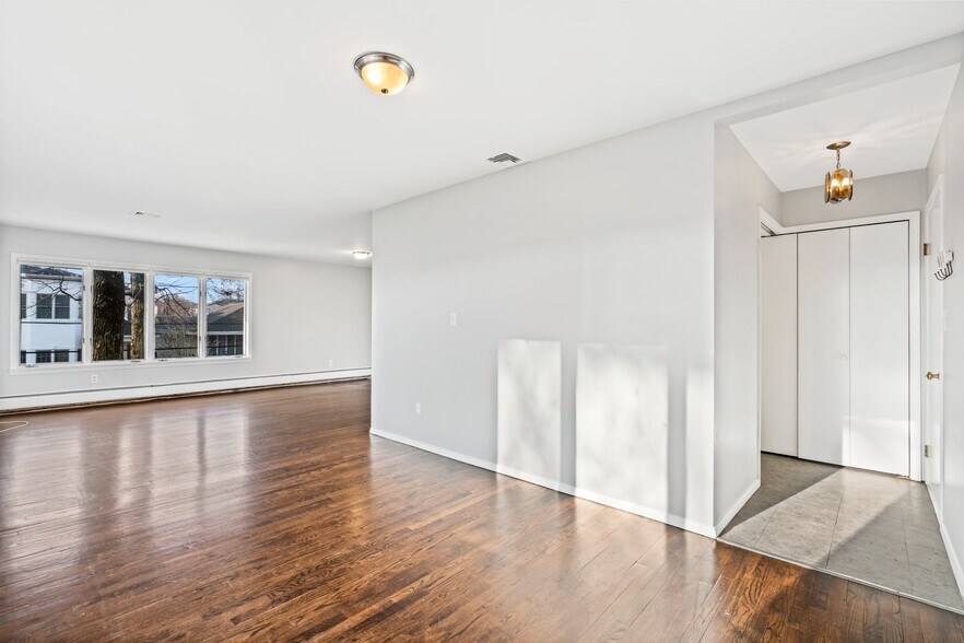 Building Photo - 15 Hillcrest Ave