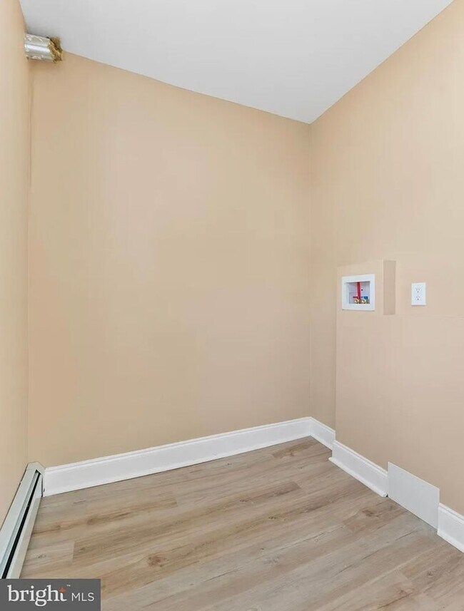 Building Photo - Charming 3BR House in Trenton