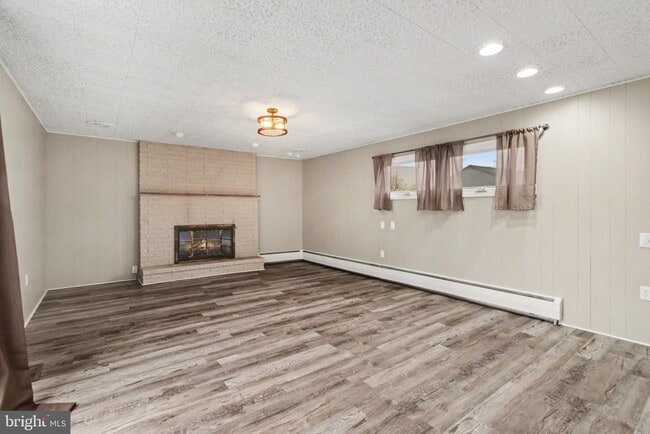 Building Photo - 5885 Avis Ln