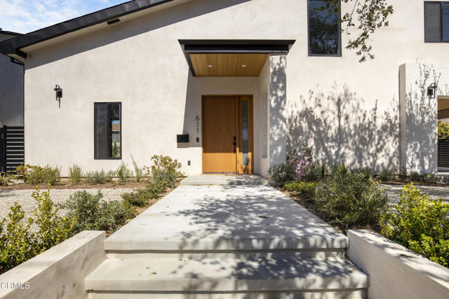 Building Photo - 611 W Claremont St