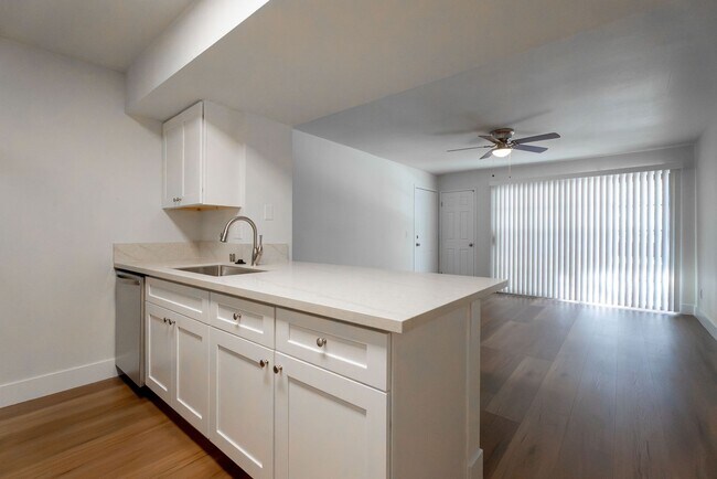 Building Photo - 5158 S Jones Blvd
