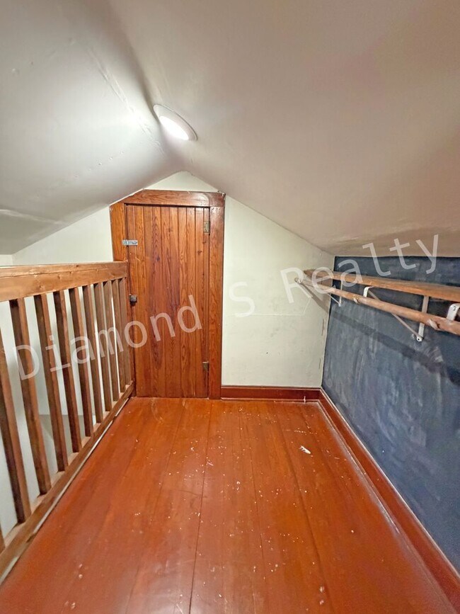 Building Photo - 816 E Delmar St