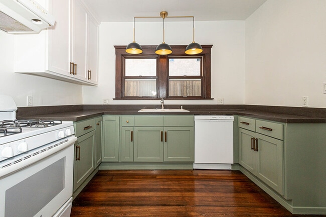 Building Photo - 1616 Bridge St