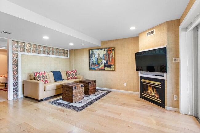 Building Photo - 100 N 8th St