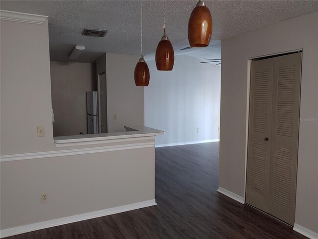 Building Photo - 1969 Summer Club Dr