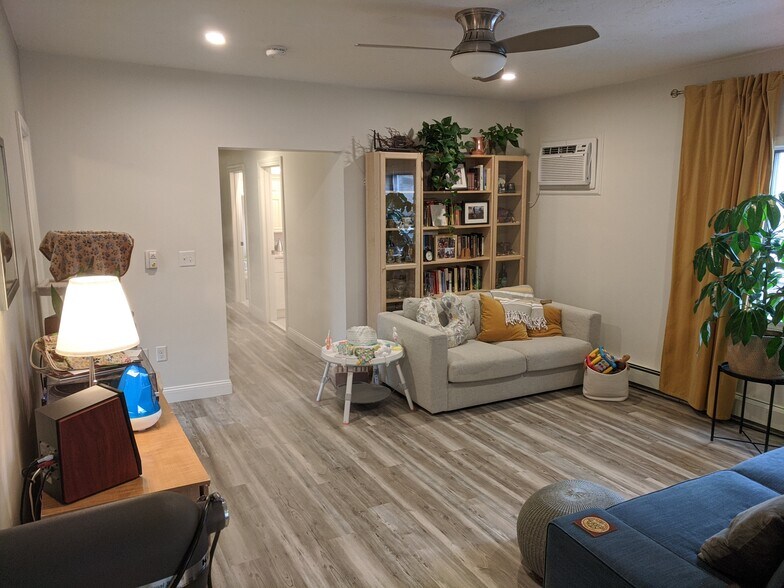 Building Photo - 11 Nichols Ave