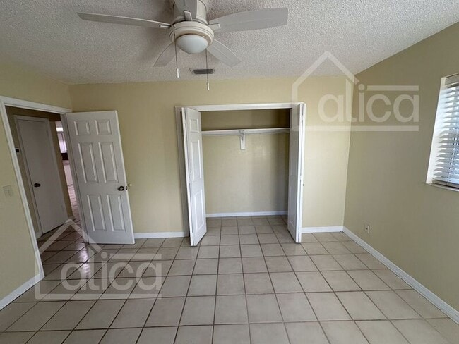 Building Photo - 13753 Oleander Ave