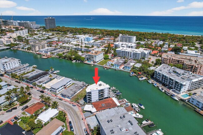 Building Photo - 8125 Crespi Blvd