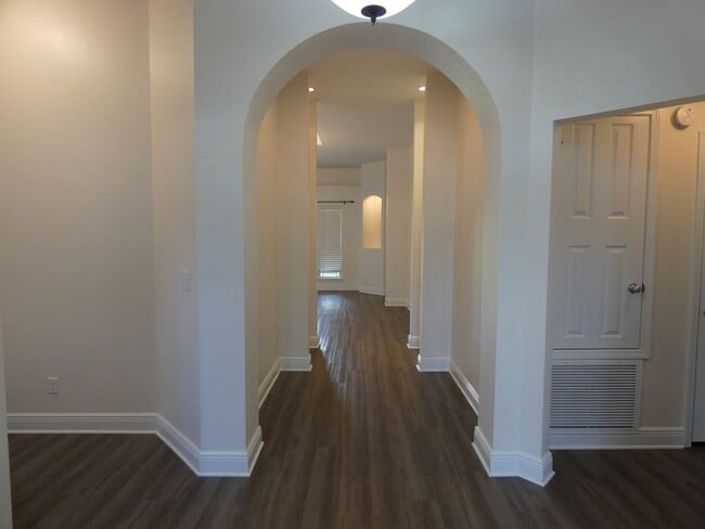 Building Photo - Stunning Craftsman Home - Stonechase