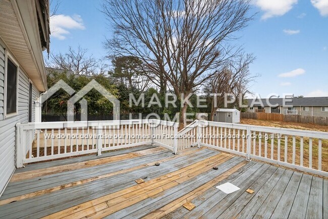 Building Photo - 1119 Roper Mountain Rd