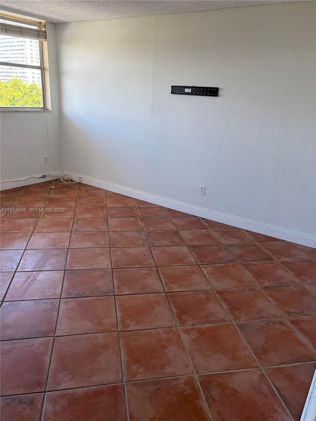 Building Photo - 1801 S Treasure Dr