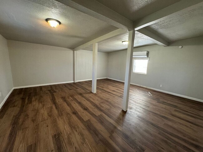 Building Photo - Beautiful Spacious Home Located in Frenshi...