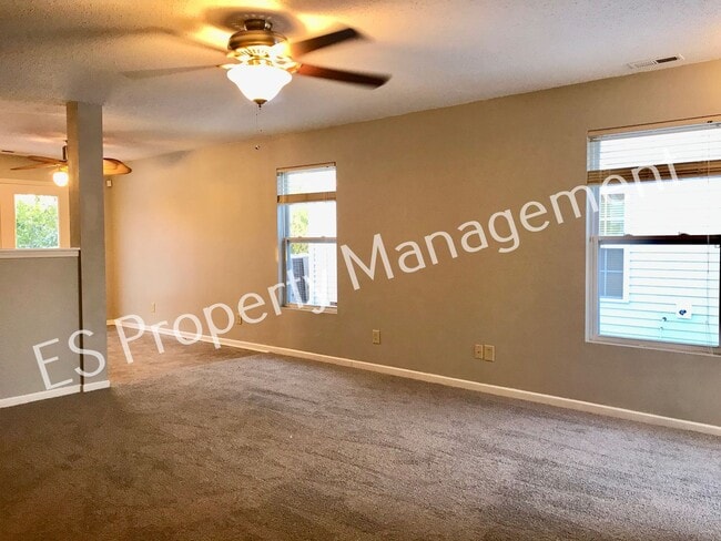 Building Photo - Beautiful 3 Bedroom 2 Bathroom Ranch Style Home in Lawrence!