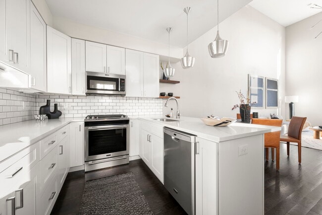 Building Photo - 1551 W 43rd Ave